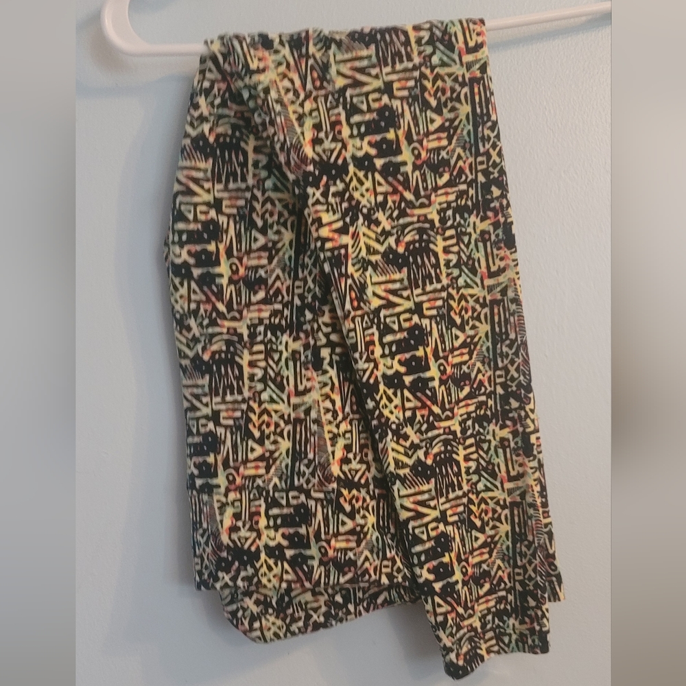 LuLaRoe Tall Curvy Leggings TC  geometric design Yellow Black Soft Comfortable